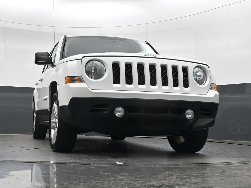 Used 2015 Jeep Patriot Latitude FWD image 30
