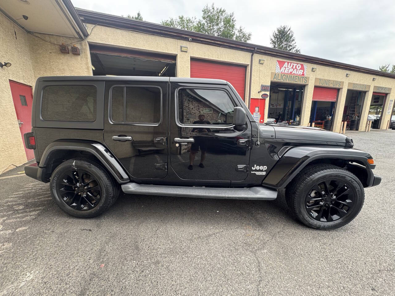 Used 2018 Jeep Wrangler Unlimited Sport S AWD/4WD image 10