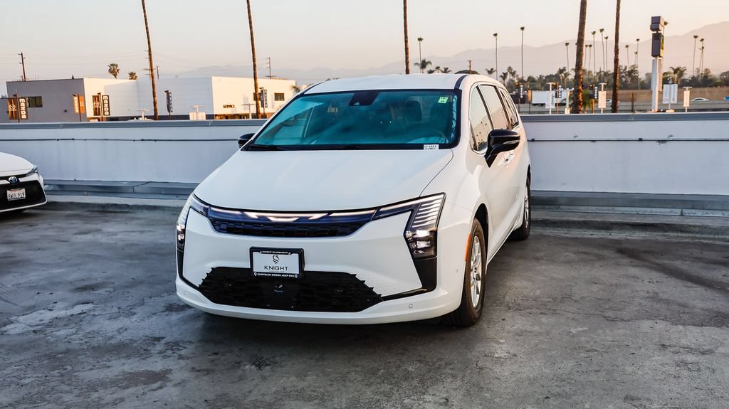 New 2027 Chrysler Pacifica Select FWD image 4
