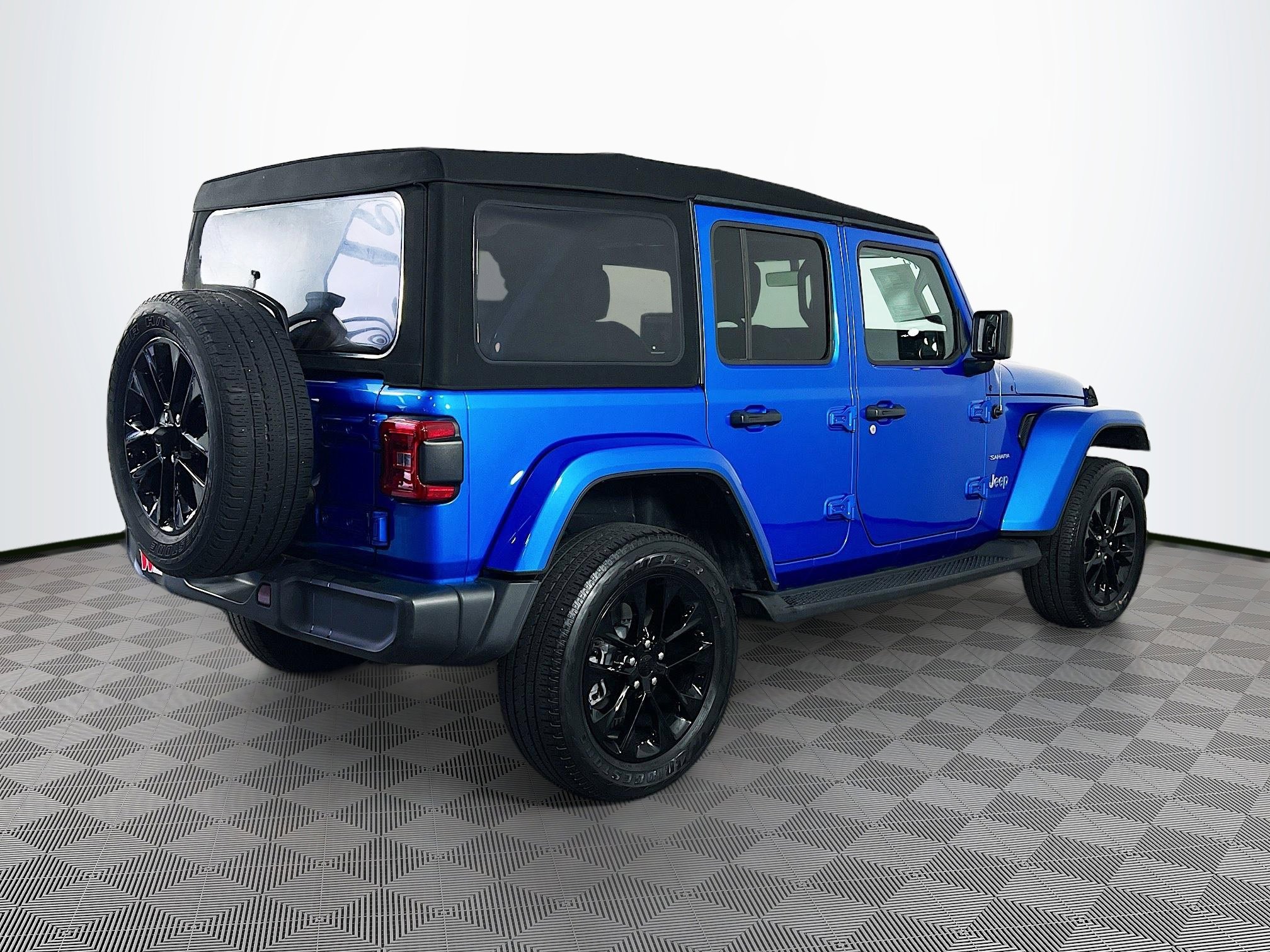 Used 2023 Jeep Wrangler Sahara w/ Cold Weather Group image 30