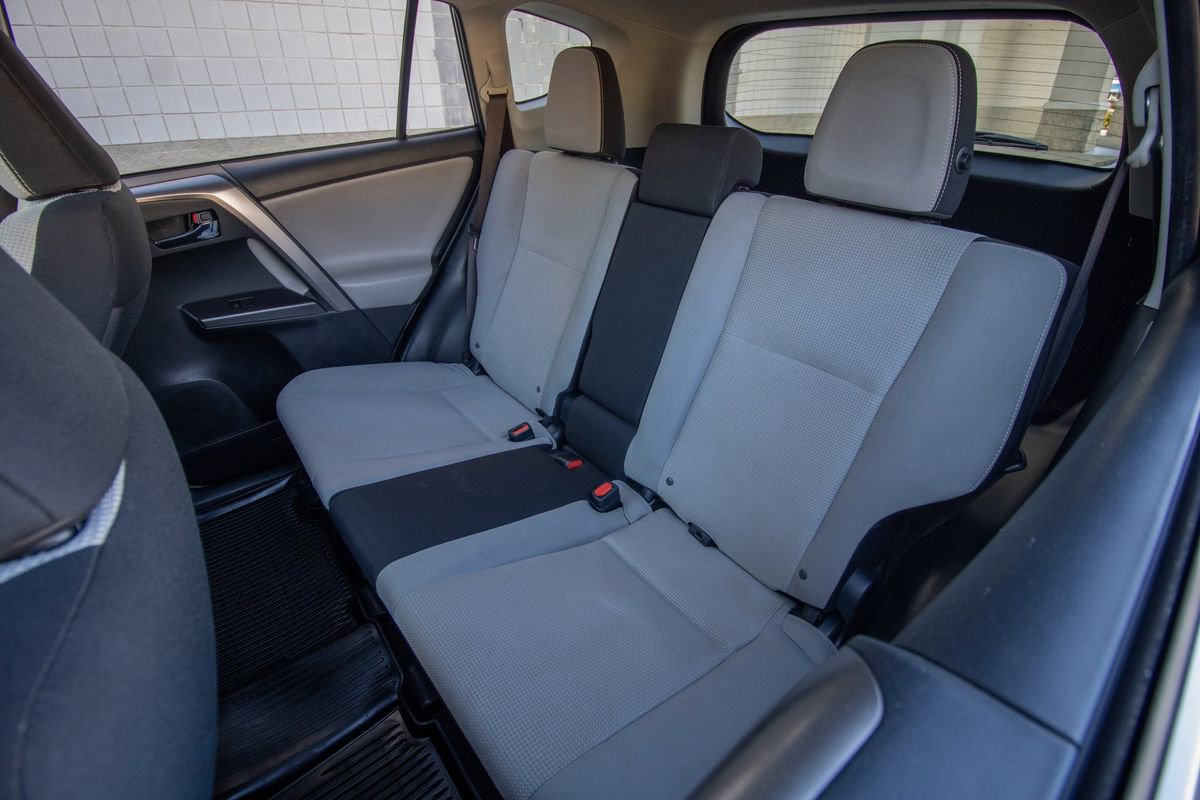 Used 2018 Toyota RAV4 XLE image 16