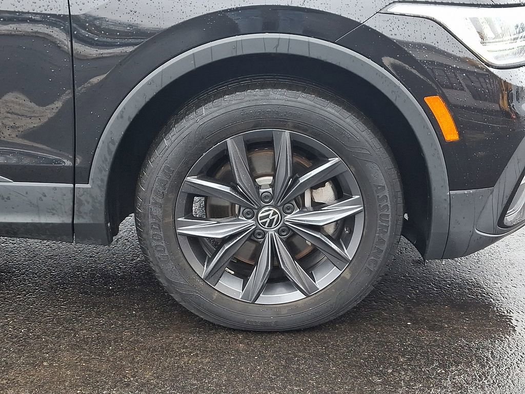 Certified 2022 Volkswagen Tiguan SE w/ Panoramic Sunroof Package image 8