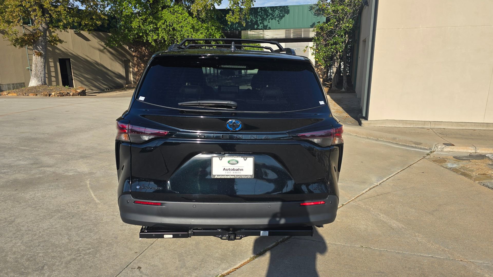 Used 2025 Toyota Sienna XLE Woodland Edition image 3