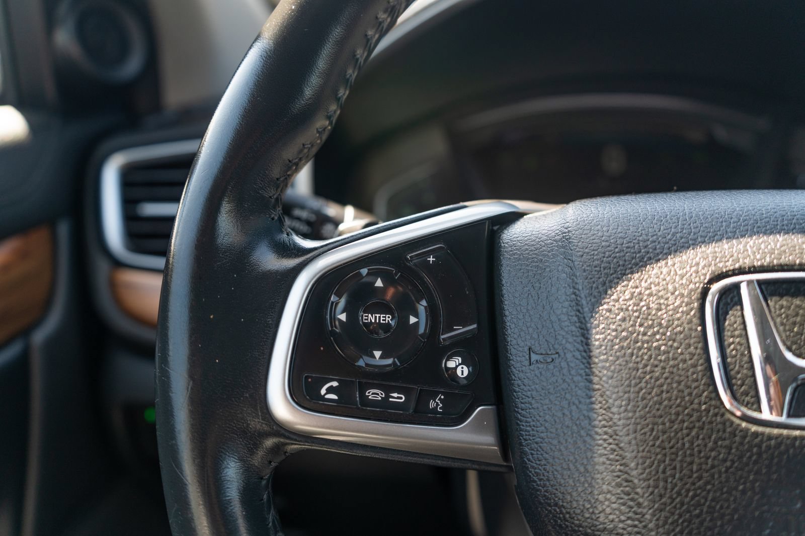 Used 2020 Honda CR-V Touring image 29