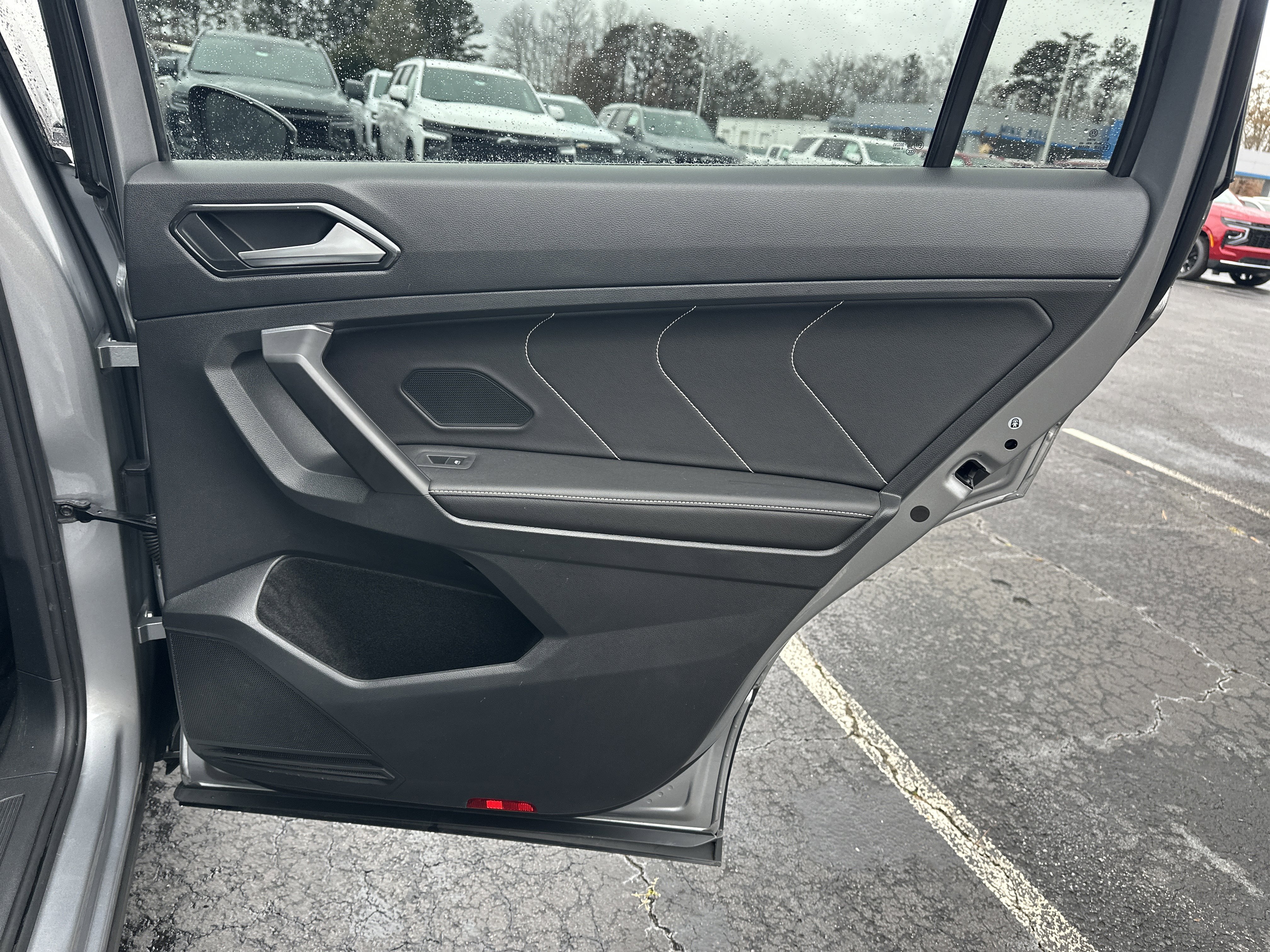 Used 2022 Volkswagen Tiguan SE image 17