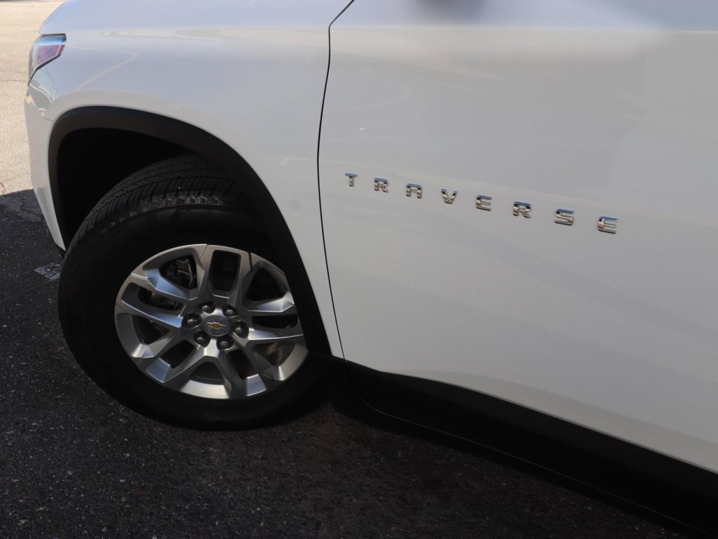 Used 2021 Chevrolet Traverse LS FWD image 3