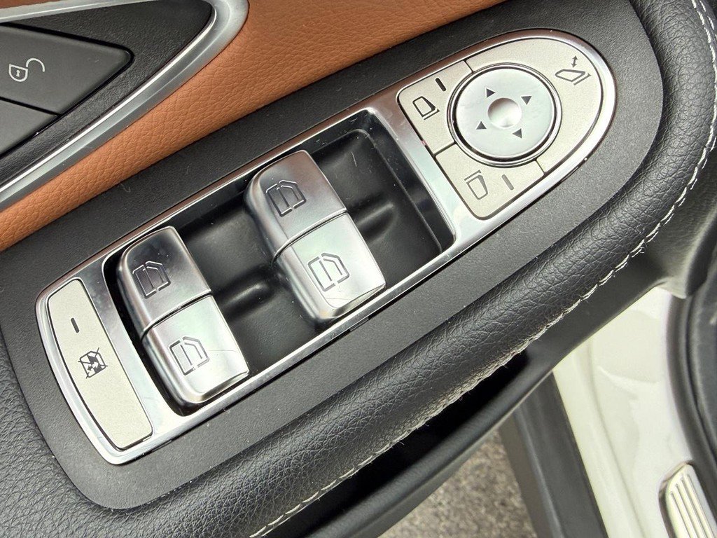 Used 2021 Mercedes-Benz GLC 300 4MATIC image 15