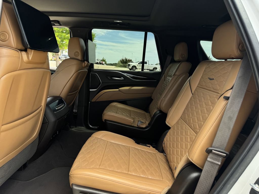 Used 2021 Cadillac Escalade Sport w/ Driver Assist Tech Package AWD/4WD image 27