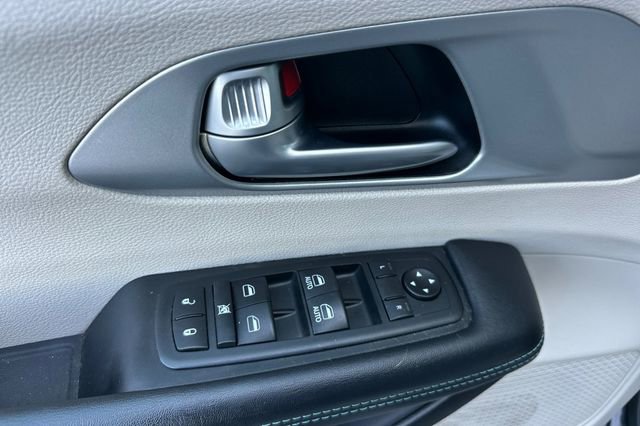 Used 2018 Chrysler Pacifica Touring Plus image 15