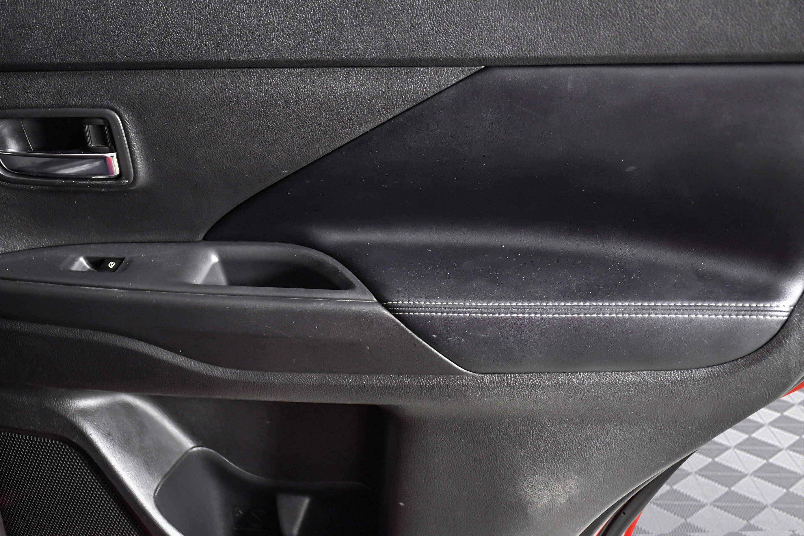 Used 2019 Mitsubishi Outlander LE image 27