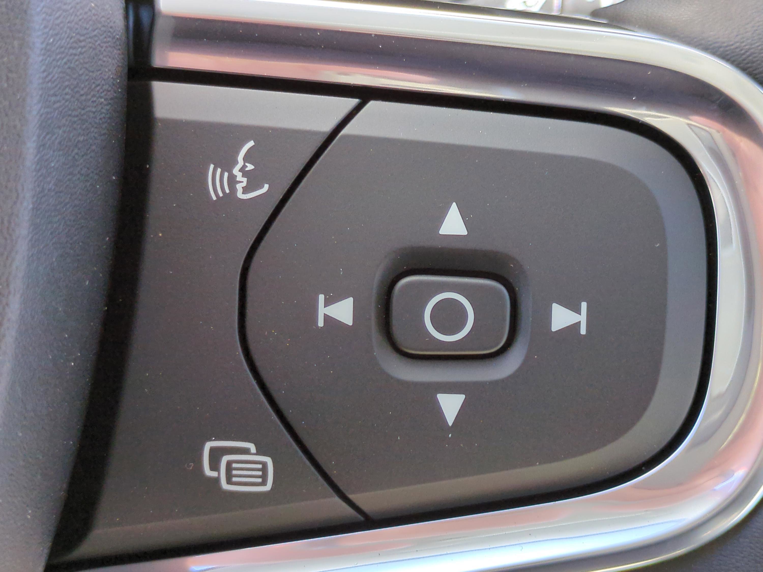 New 2026 Volvo XC40 B5 Ultra image 25