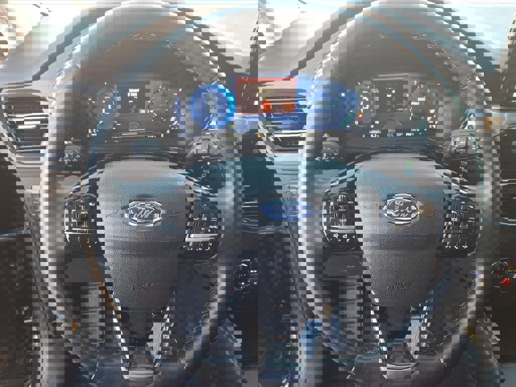 Used 2022 Ford Escape Titanium image 10