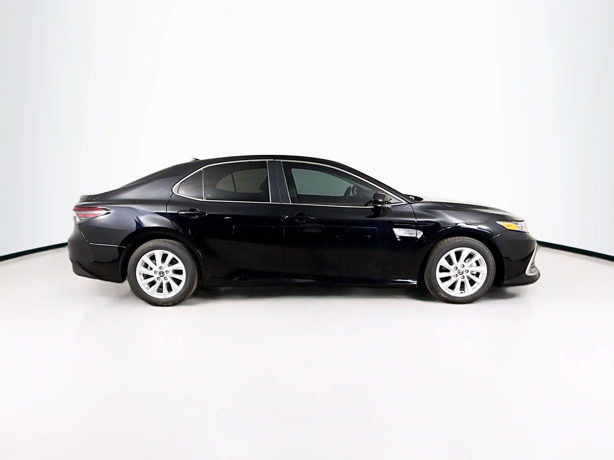 Used 2024 Toyota Camry LE image 2