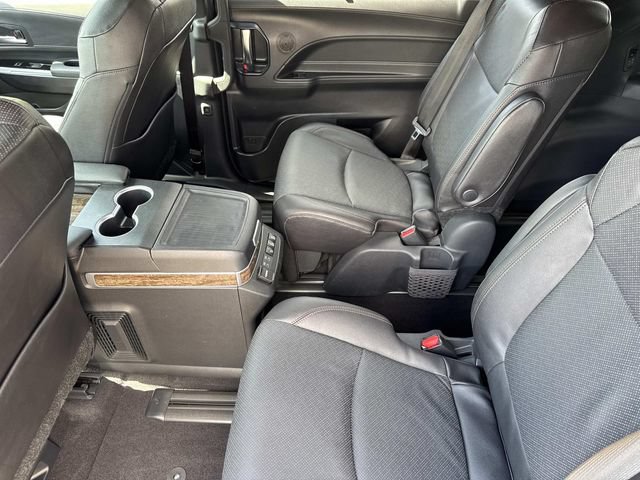 Used 2025 Toyota Sienna Platinum AWD/4WD image 13