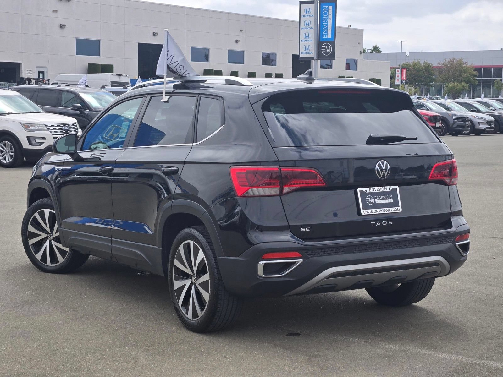 Used 2022 Volkswagen Taos SE FWD image 5