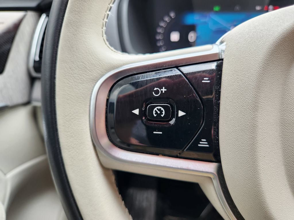 Certified 2025 Volvo XC90 T8 Plus AWD/4WD image 33