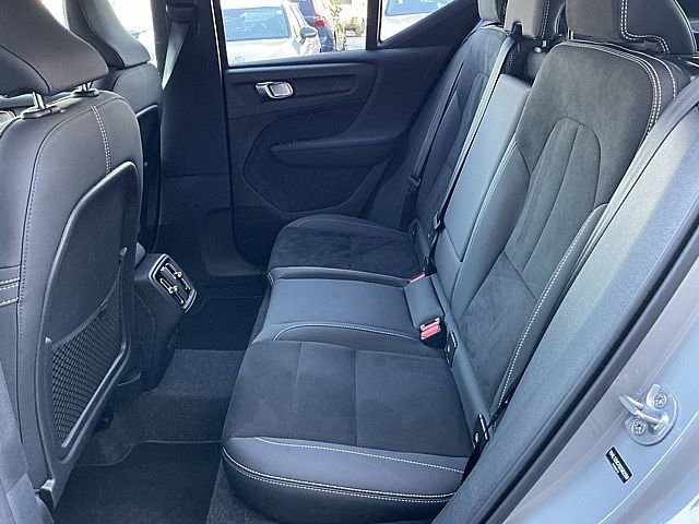 Used 2025 Volvo XC40 B5 Plus image 14