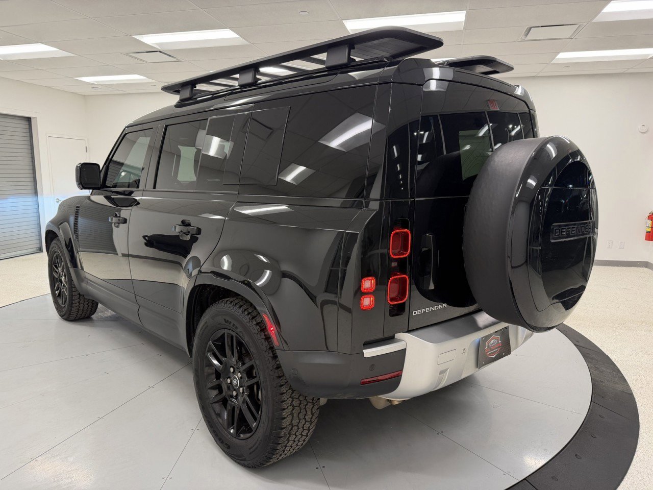 Used 2025 Land Rover Defender 110 S image 5