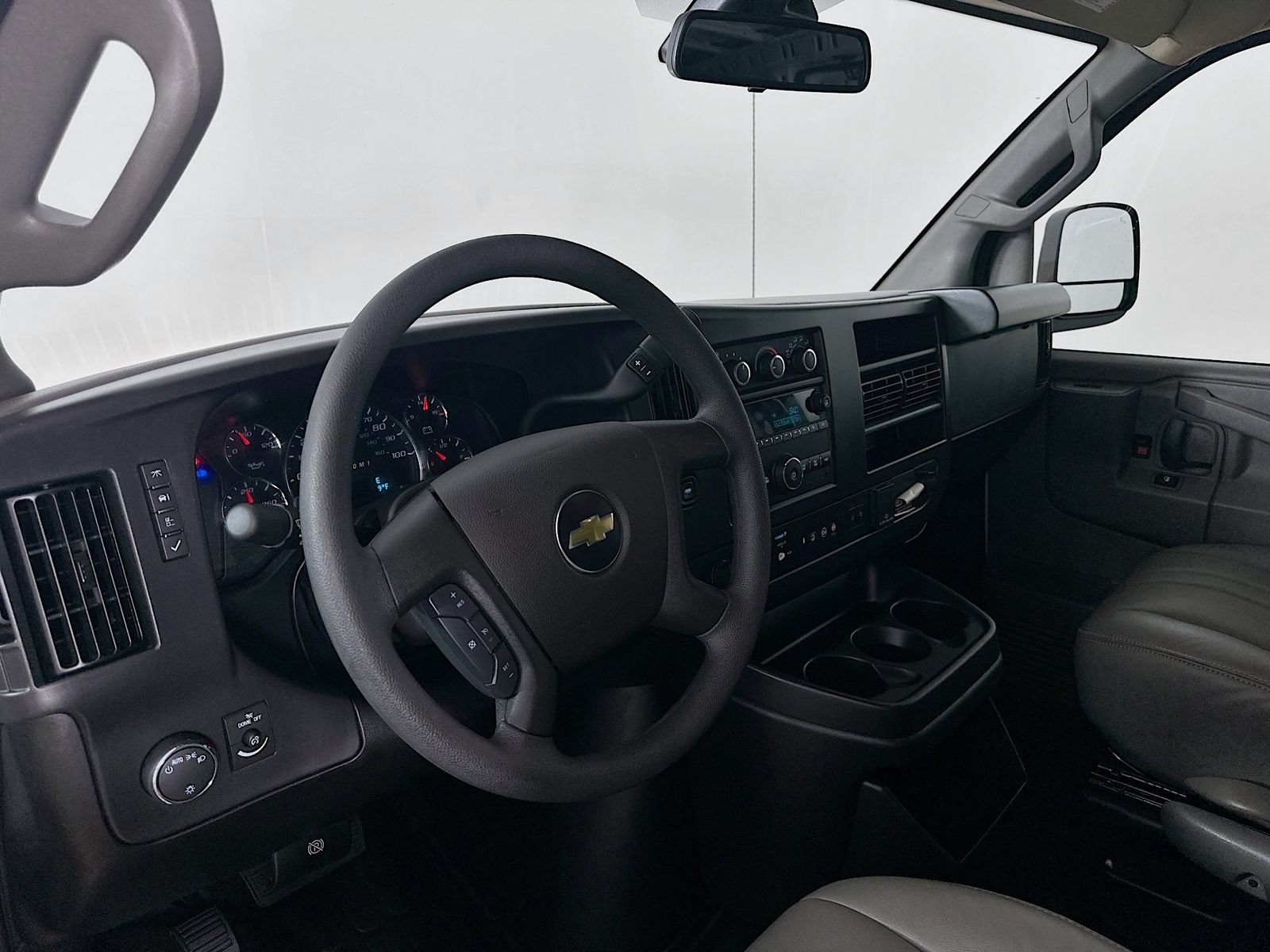 Used 2025 Chevrolet Express 2500 w/ Enhanced Convenience Package RWD image 30