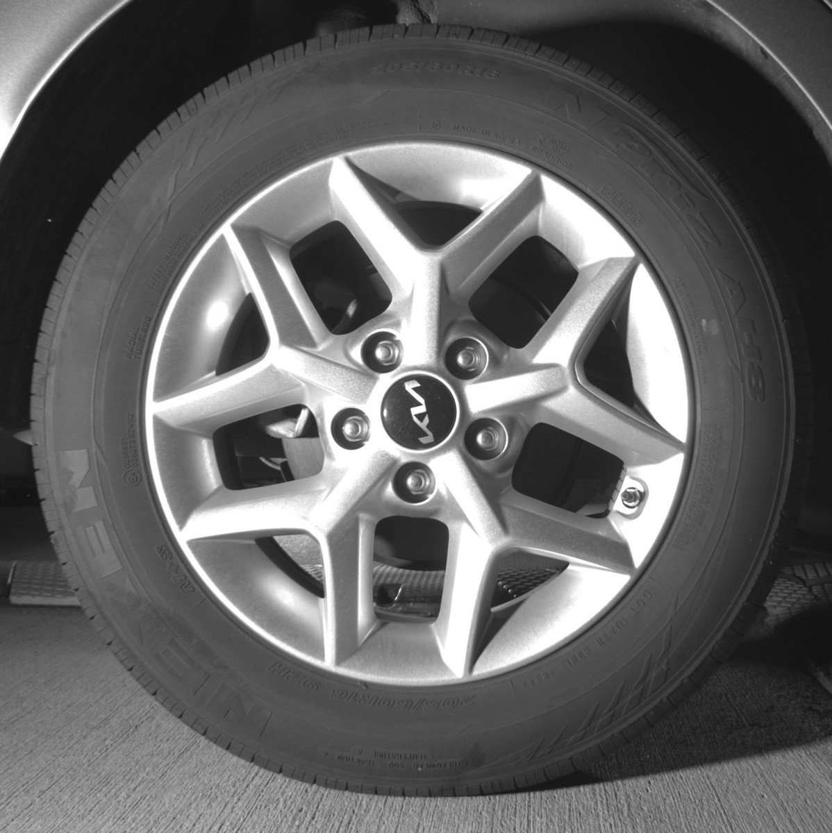 Used 2025 Kia Soul LX w/ LX Technology Package FWD image 15