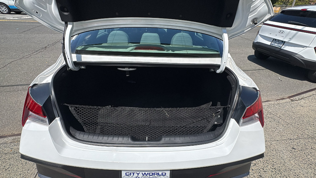 Used 2024 Hyundai Elantra SE FWD image 31