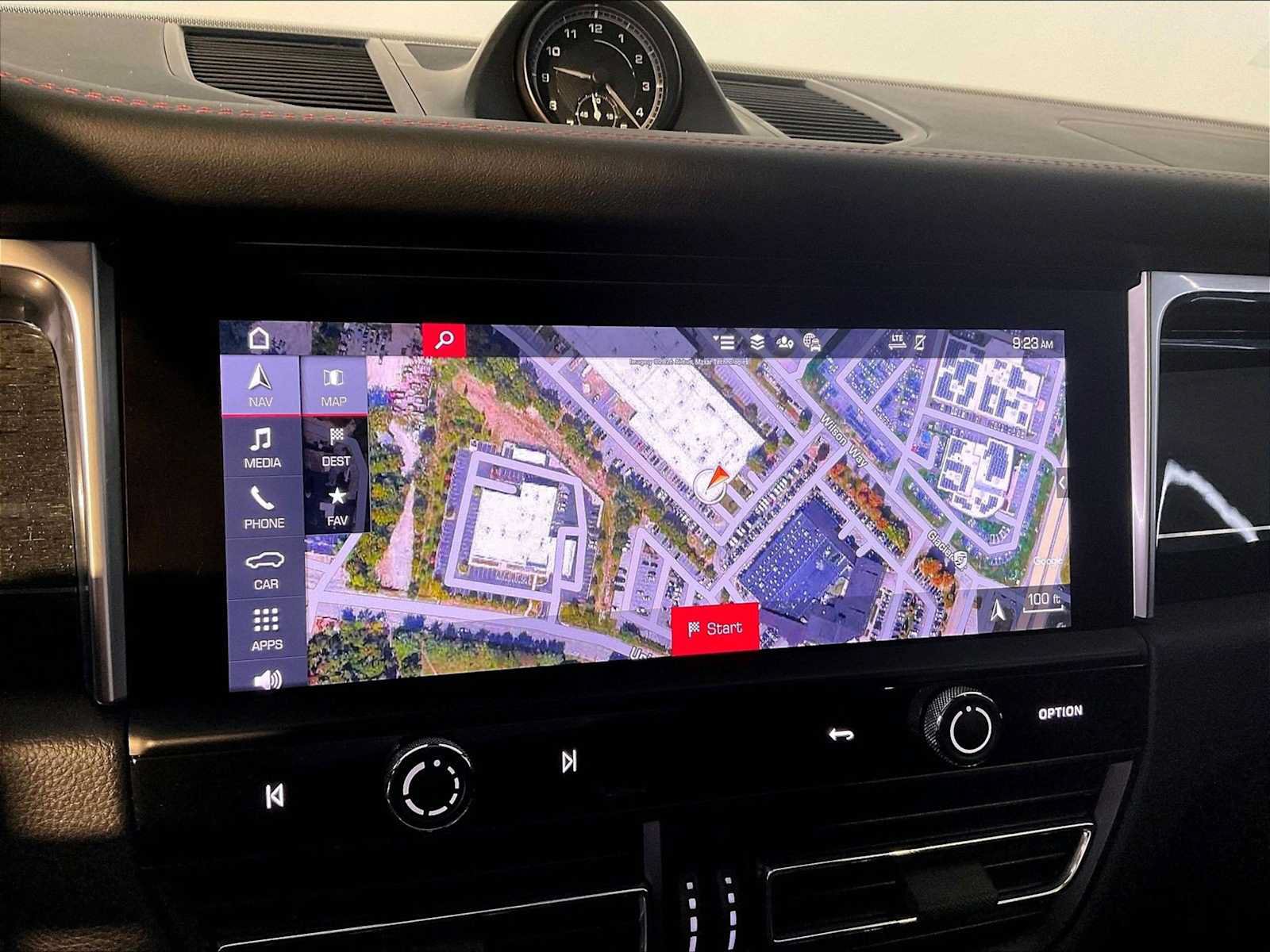 Certified 2023 Porsche Macan S AWD/4WD image 37