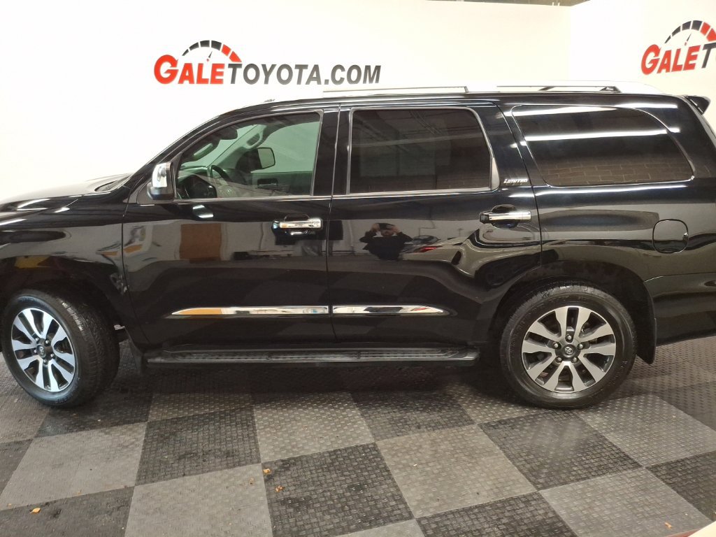 Used 2021 Toyota Sequoia Limited w/ Safety & Convenience Package AWD/4WD image 9