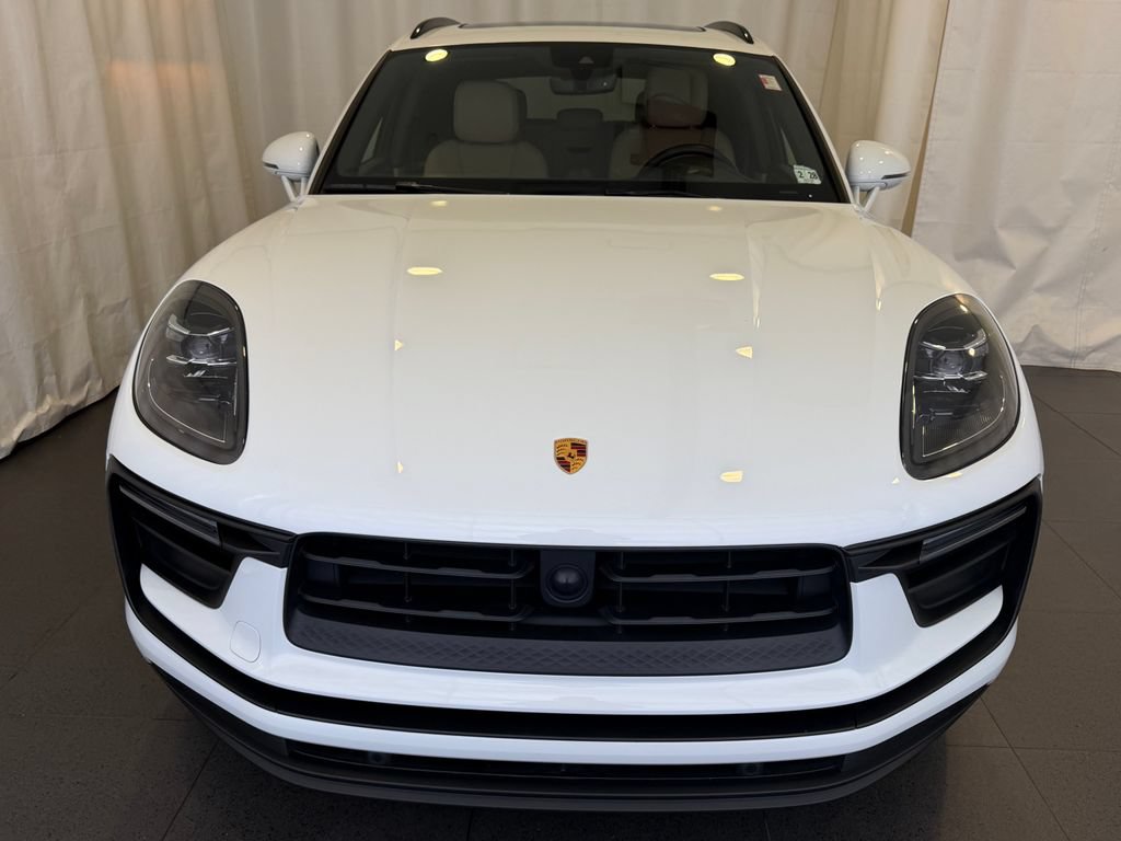 Certified 2023 Porsche Macan AWD/4WD image 6