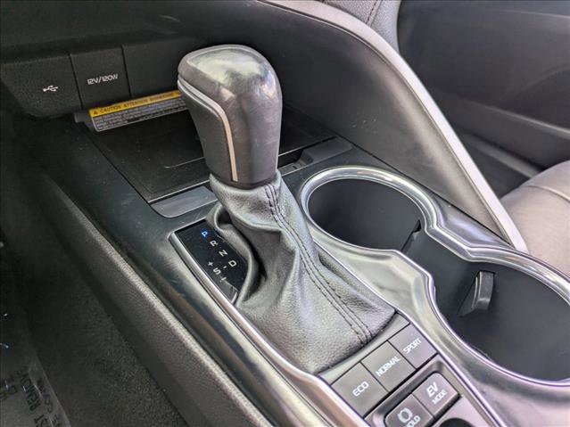 Used 2020 Toyota Camry XLE image 11