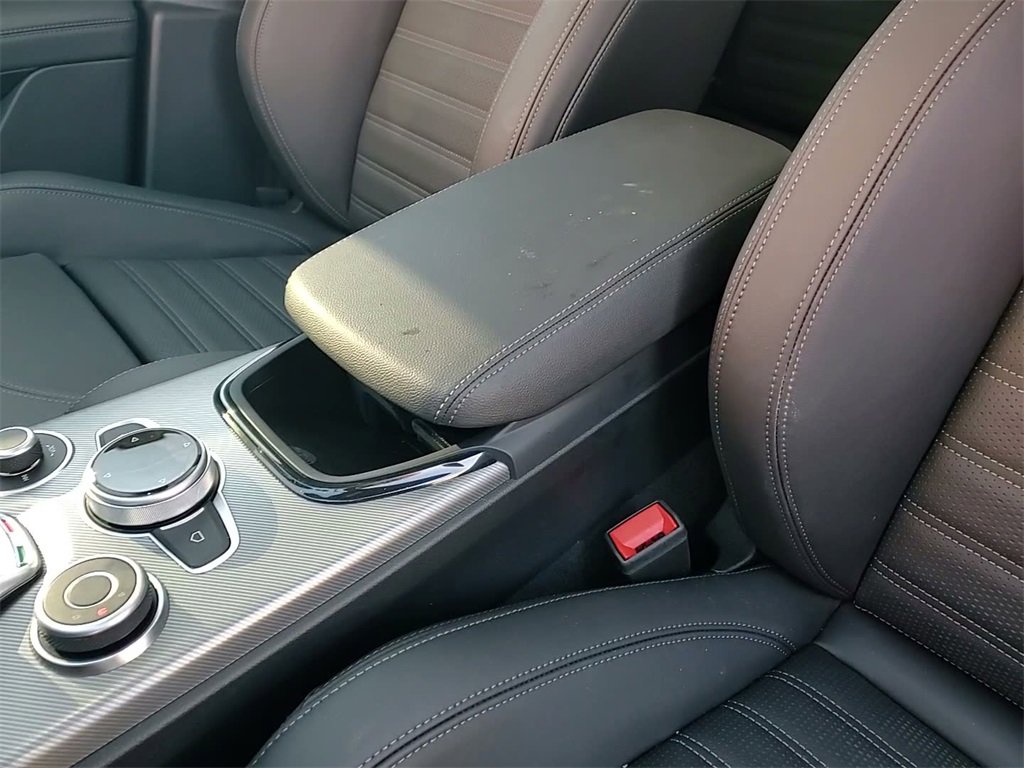 Used 2024 Alfa Romeo Stelvio Veloce image 30