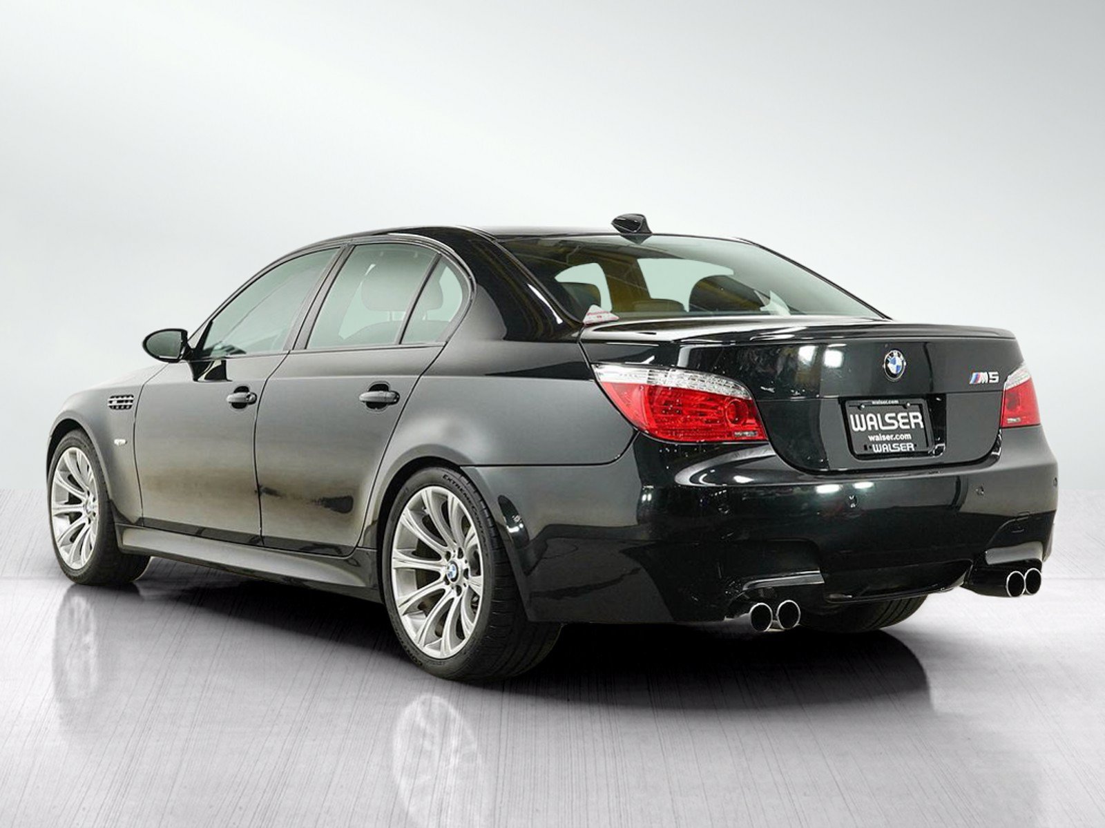 Used 2008 BMW M5 RWD image 3