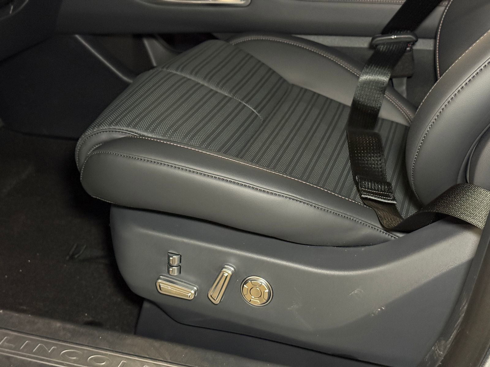 New 2026 Lincoln Nautilus Reserve image 25