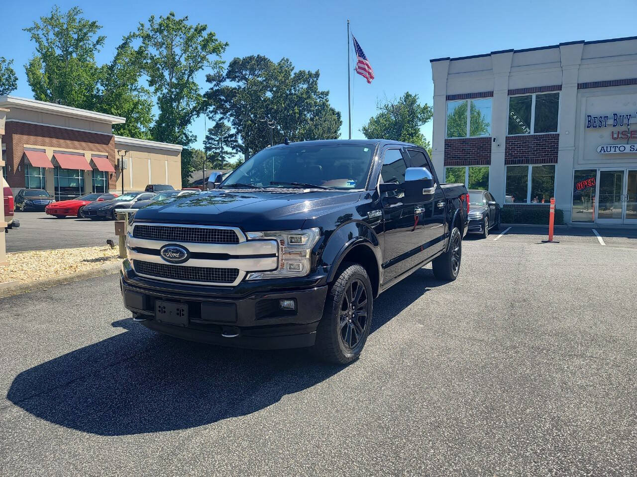 Used 2018 Ford F150 Platinum w/ Equipment Group 701A Luxury AWD/4WD image 3