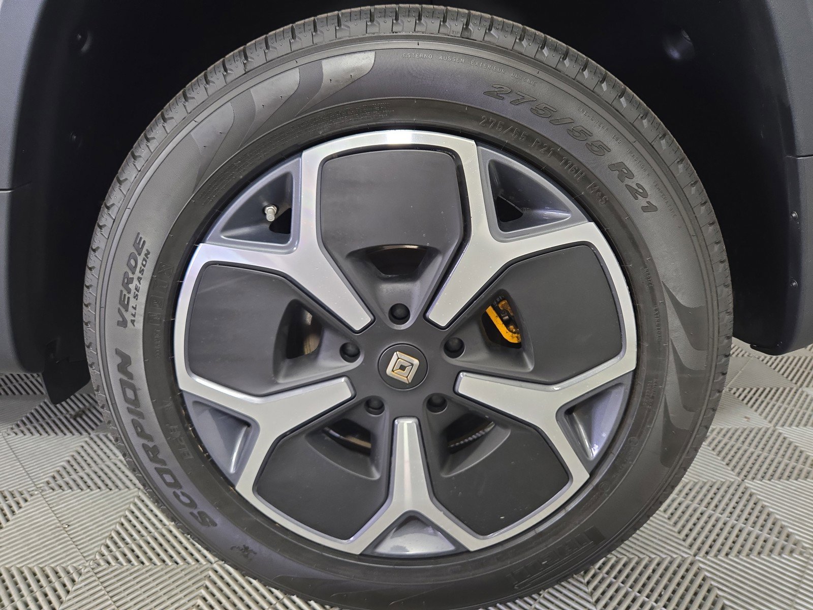 Used 2022 Rivian R1T Adventure image 10