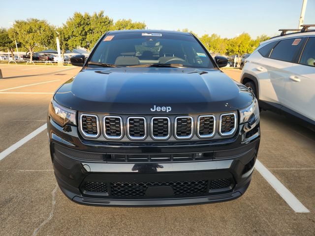 Used 2024 Jeep Compass Sport AWD/4WD image 2