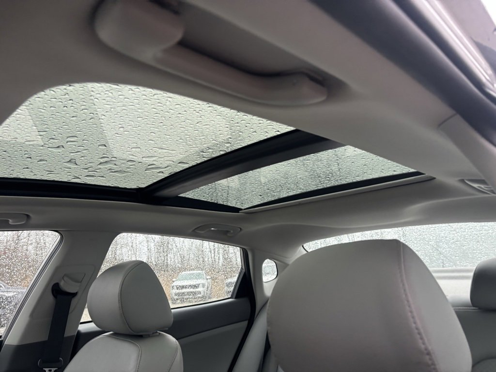 Used 2017 Kia Optima EX w/ Premium Package image 8