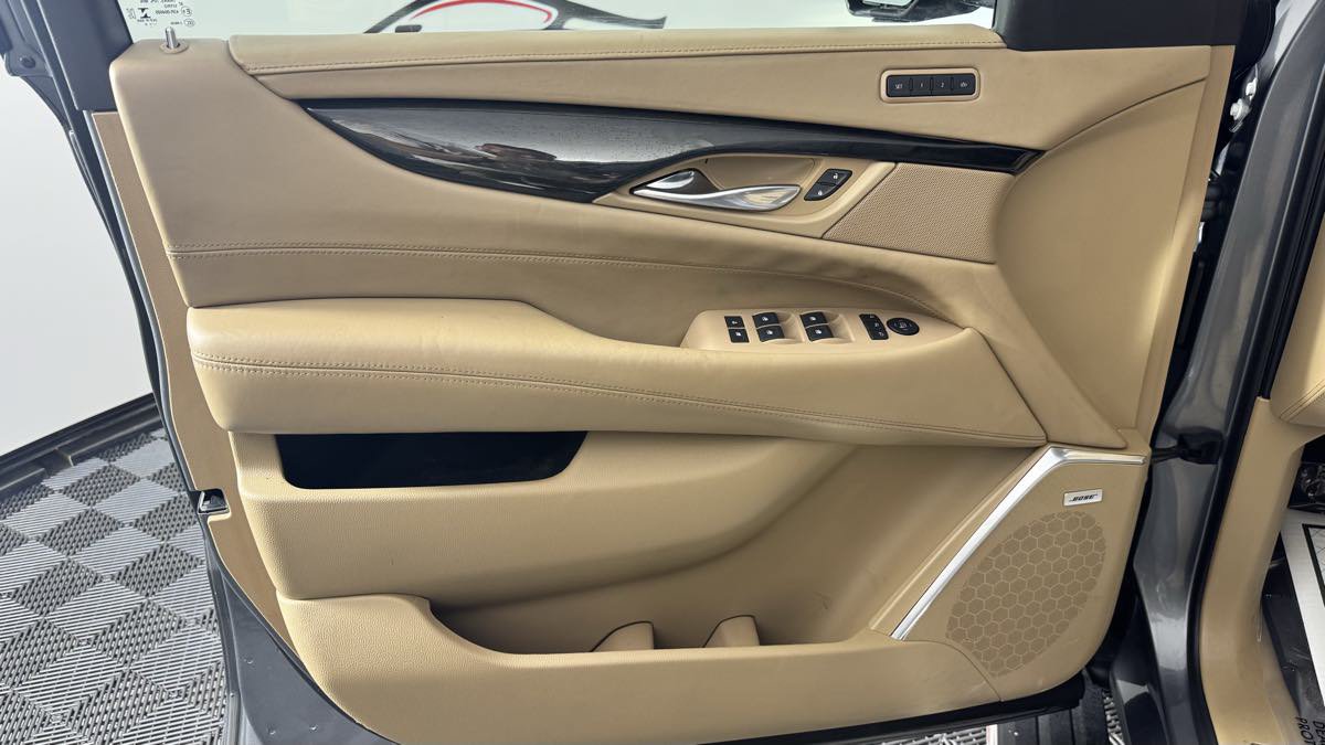 Used 2019 Cadillac Escalade Platinum AWD/4WD image 13