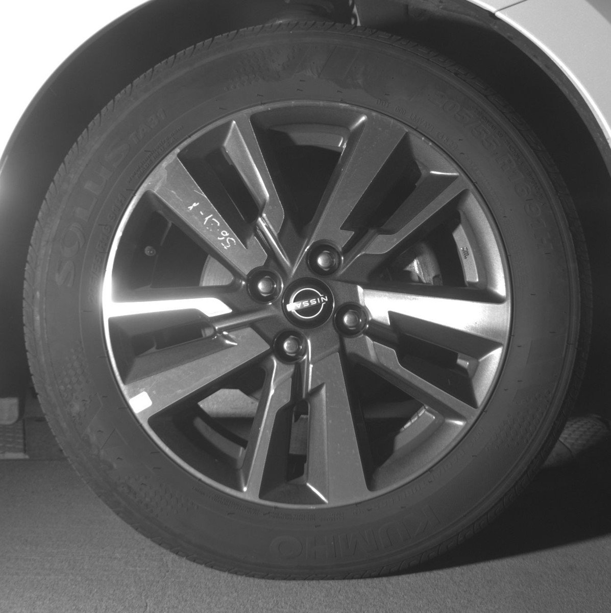 Used 2025 Nissan Versa SV FWD image 13
