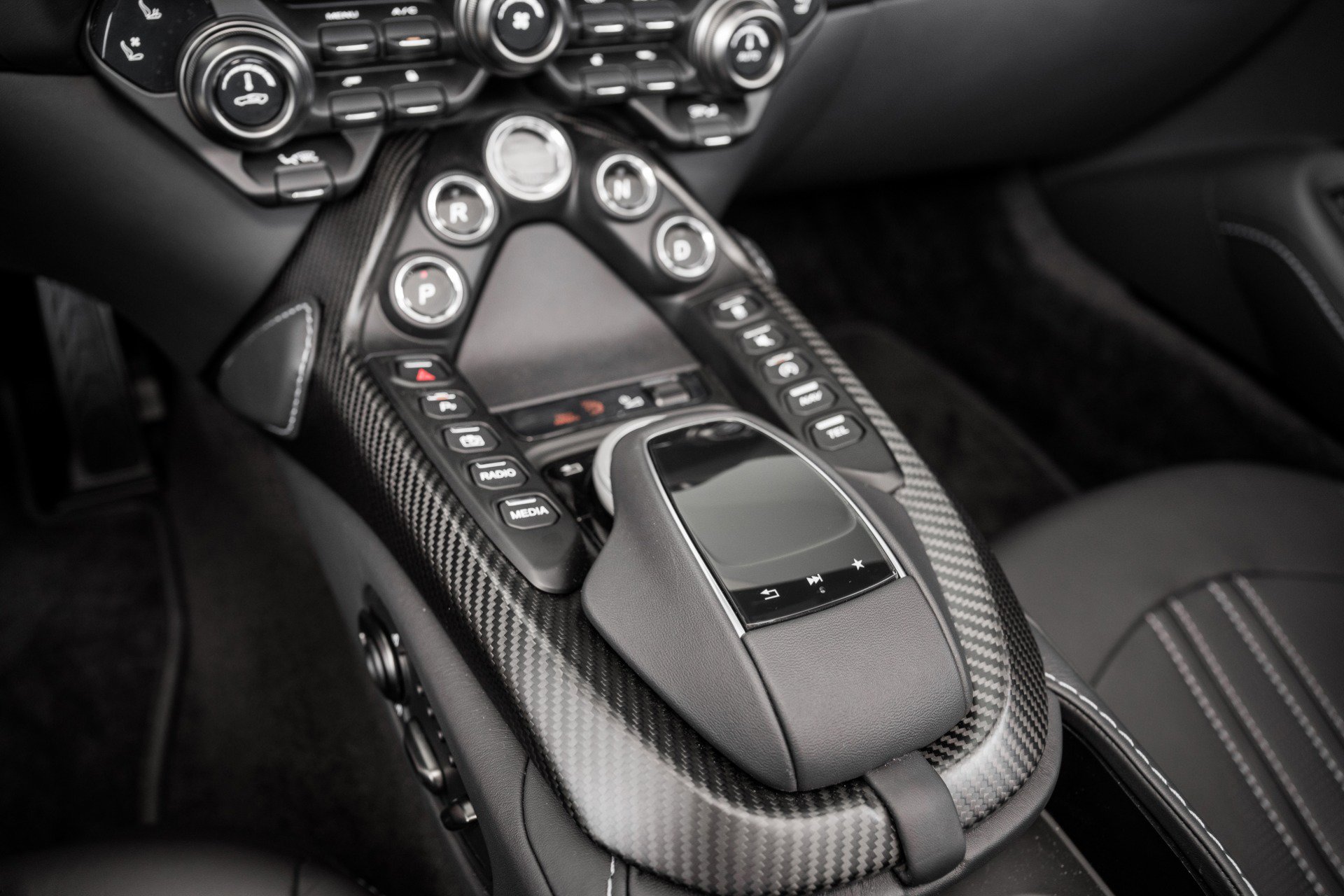 Used 2023 Aston Martin V8 Vantage Roadster image 26