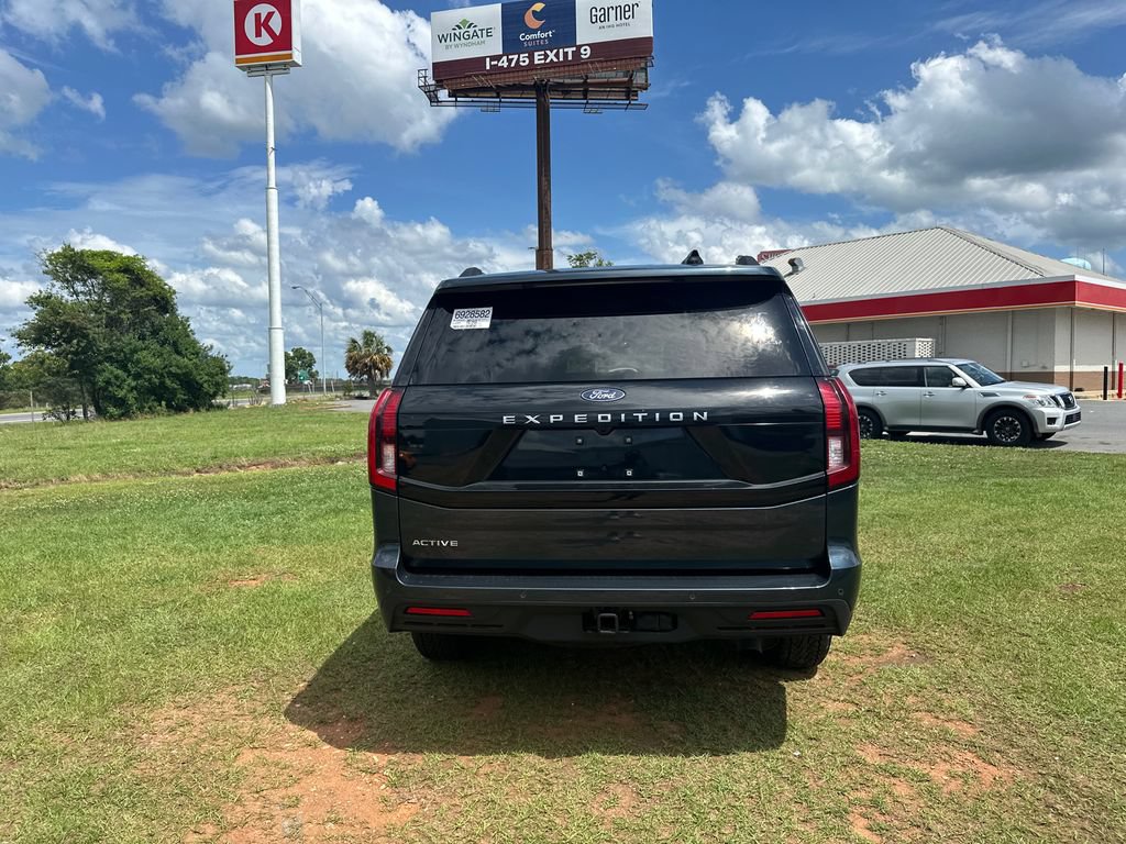 Certified 2025 Ford Expedition Active AWD/4WD image 6