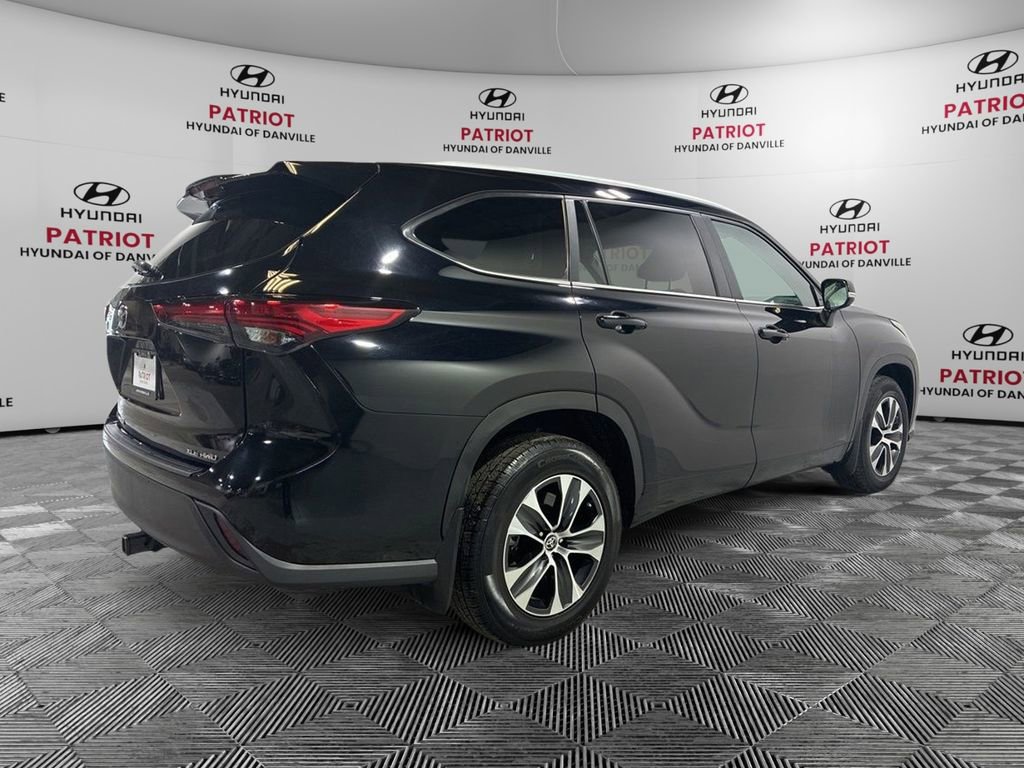 Used 2023 Toyota Highlander XLE image 6