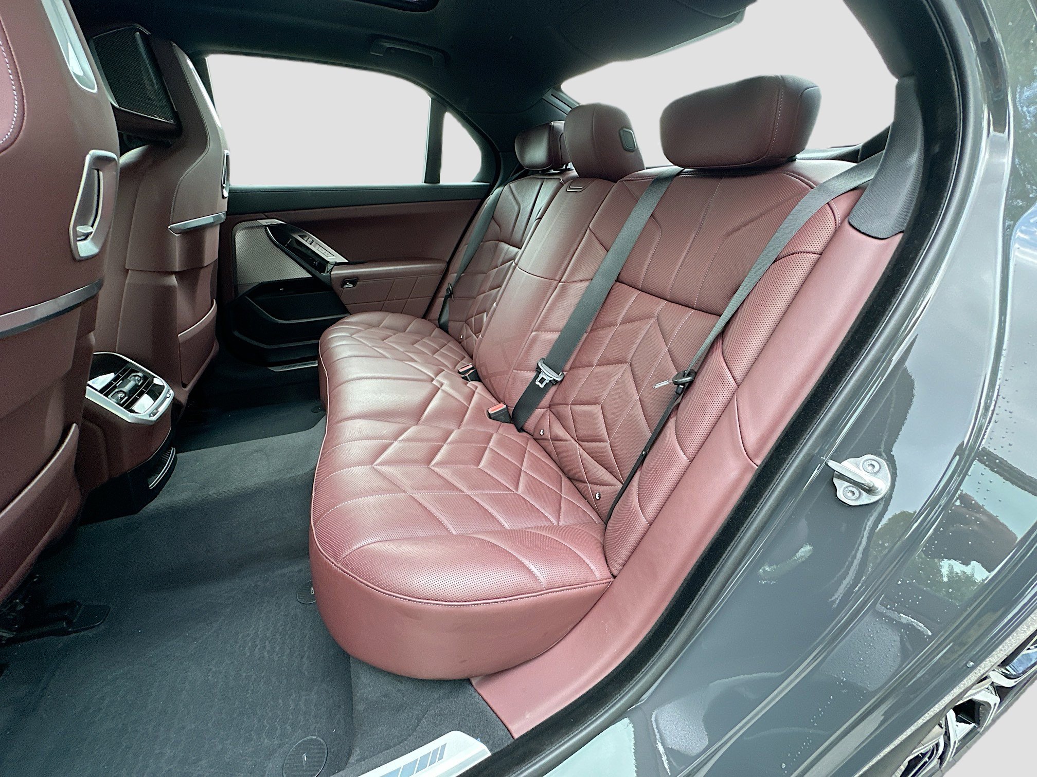 Used 2023 BMW 740i w/ Parking Assistance Package image 26