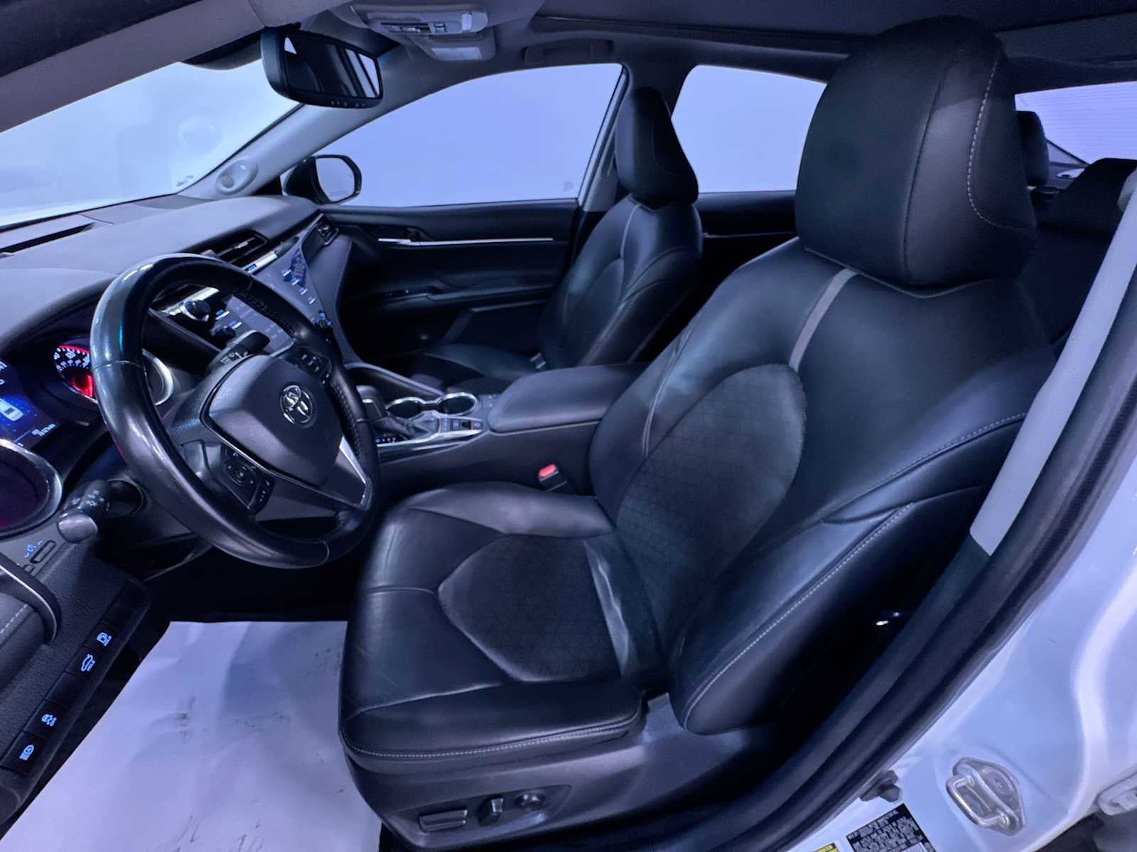 Used 2019 Toyota Camry XSE w/ Navigation Package FWD image 14
