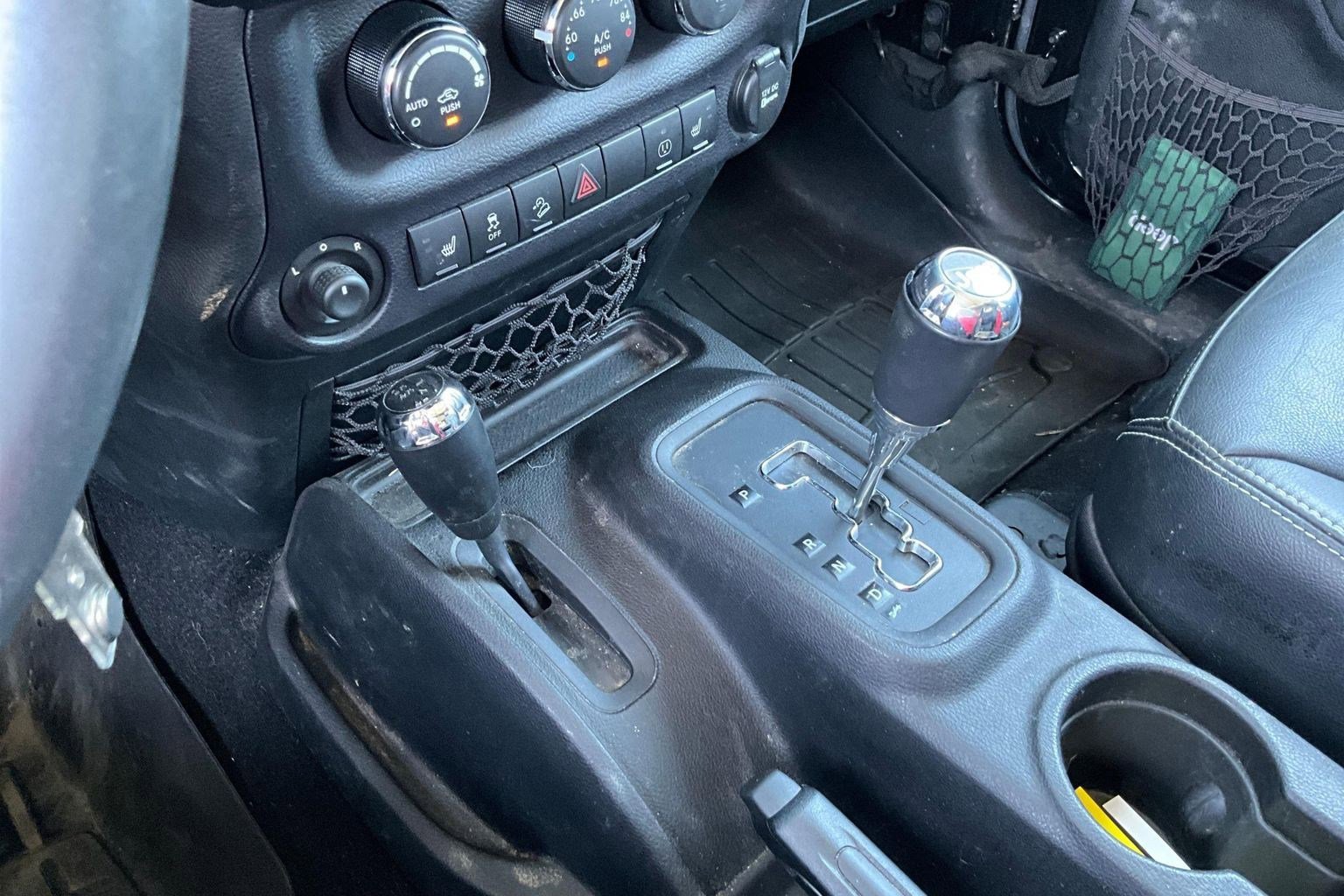 Used 2015 Jeep Wrangler Unlimited Rubicon AWD/4WD image 15