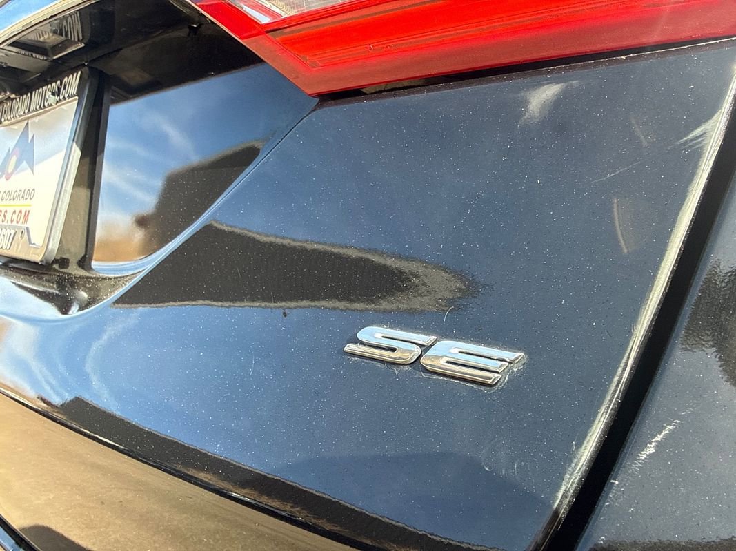 Used 2018 Ford Fusion SE w/ Fusion SE Technology Package image 12