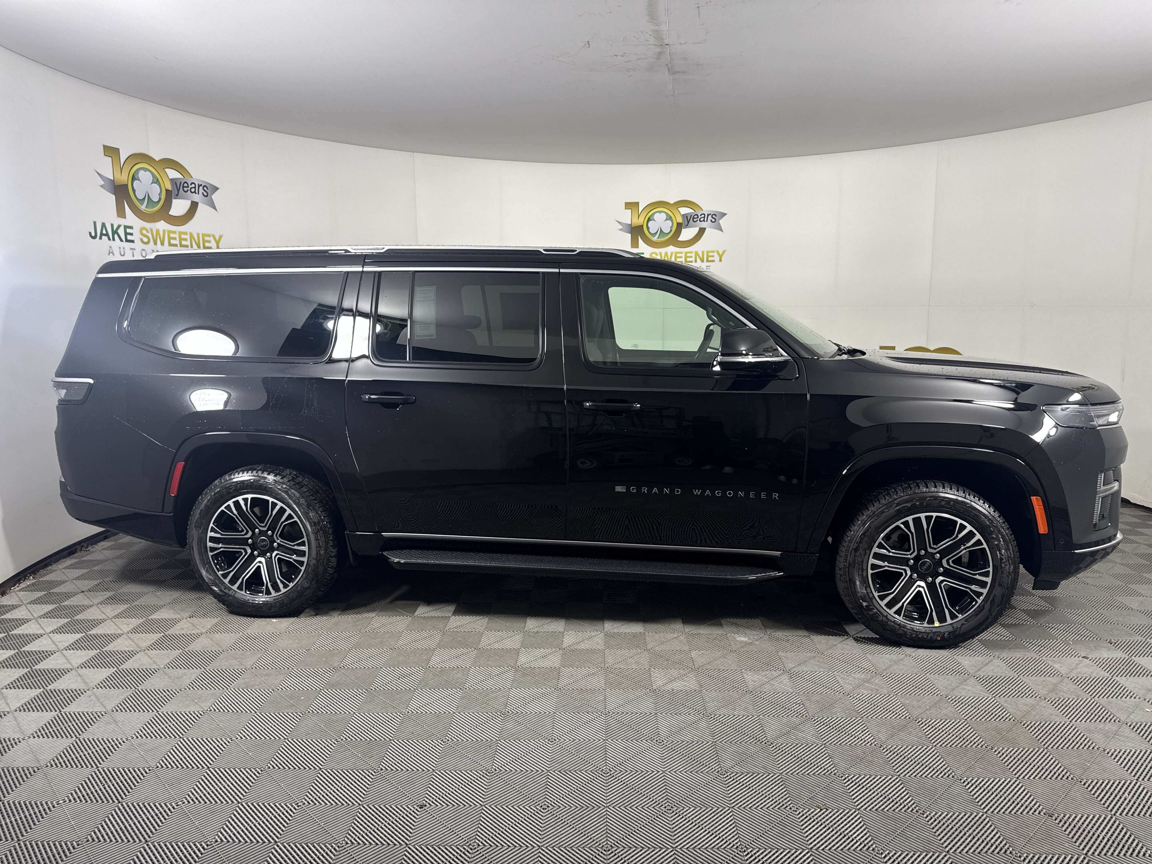 New 2026 Jeep Grand Wagoneer L Limited AWD/4WD image 11