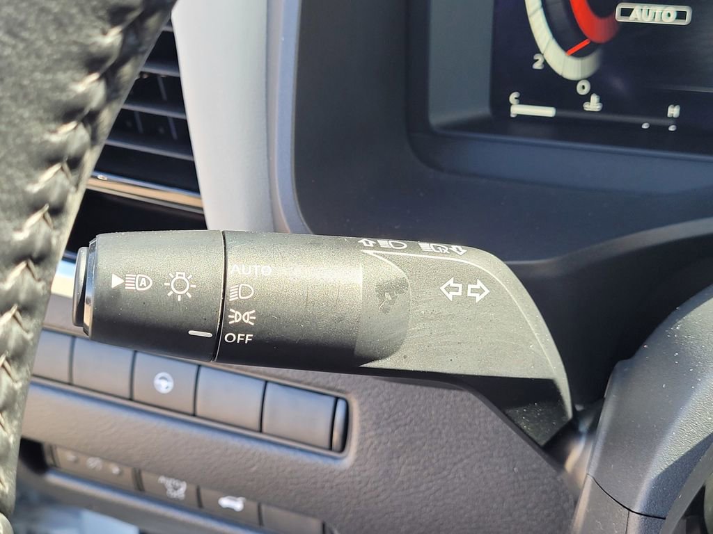 Used 2024 Nissan Rogue SL w/ SL Premium Package image 15