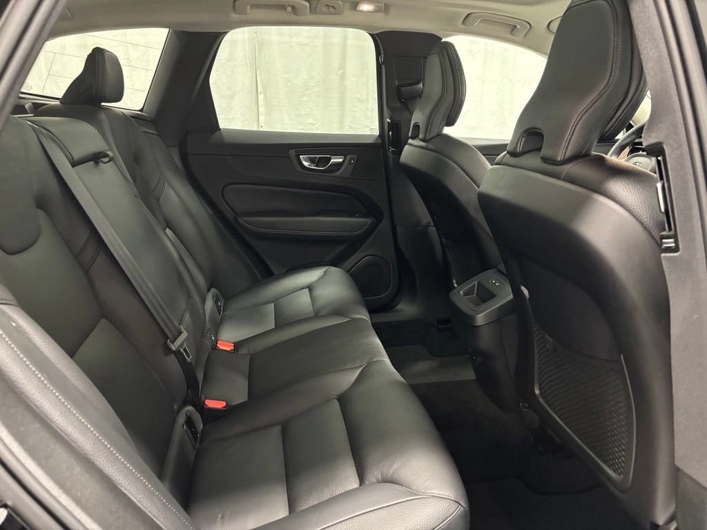 Used 2022 Volvo XC60 B5 Momentum w/ Climate Package AWD/4WD image 49