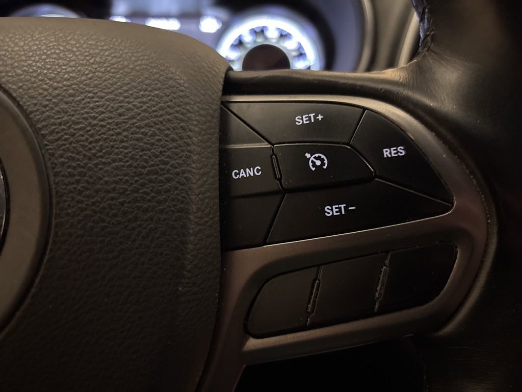 Used 2019 Jeep Cherokee Limited AWD/4WD image 18