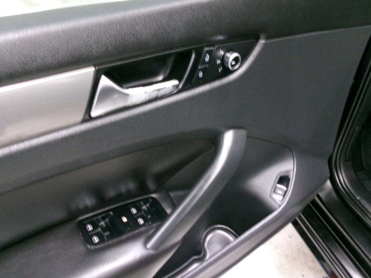 Used 2014 Volkswagen Passat 2.5 SE FWD image 23